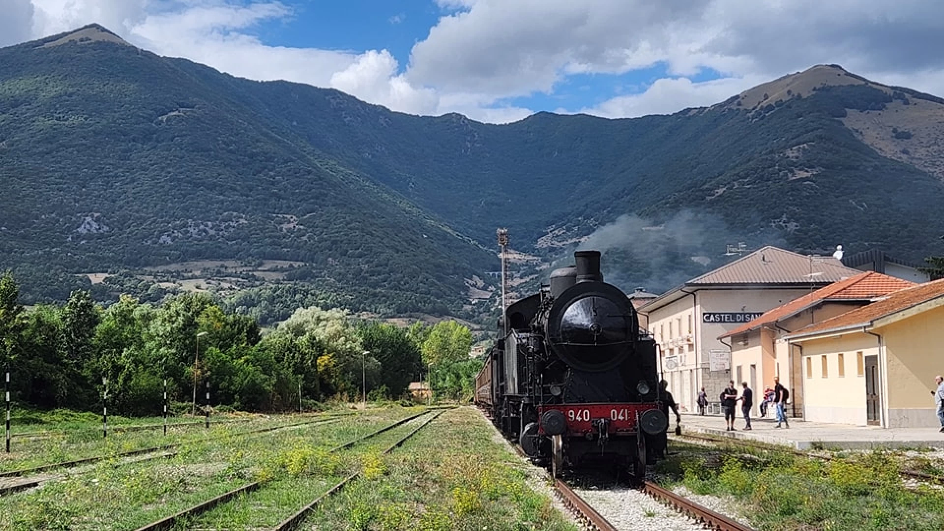 Castel Di Sangro: il treno a vapore è arrivato in città.